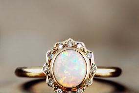 爱德华时代的蛋白石结婚戒指